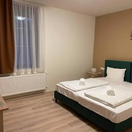 Forster Vadaszkastely Panzio Frühstückspension Bugyi