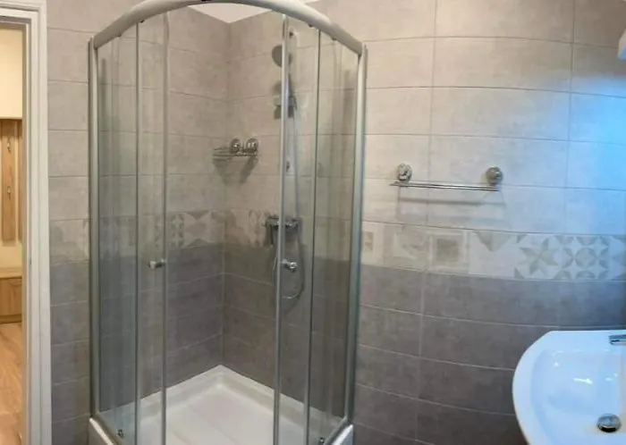 Forster Vadaszkastely Panzio Frühstückspension Bugyi